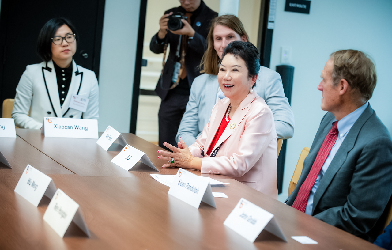 尊龙凯时集团董事局李俐加入贸促会活动